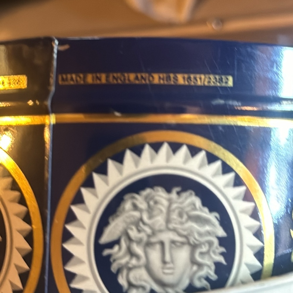 1939’s Vintage Wedgewood Oval 1651/2382 Blue, Cream & Gold Biscuit Tin/ Cherubs - Picture 12 of 13